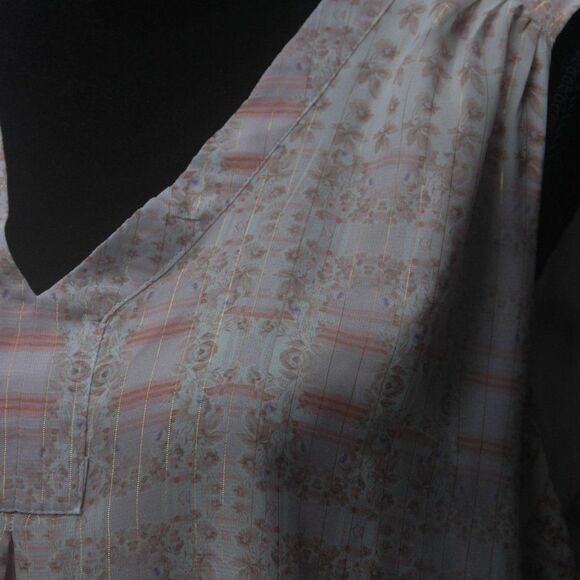 Tabitha Webb L Gold Accent Floral Print V-Neck NEW - Picture 3 of 6